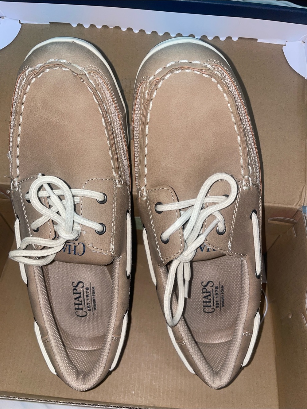 BNIB women’s Boat Shoes in Tan with Cream Laces, size 8